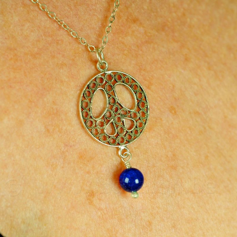 Halssieraad 'Peace Charm'-symbool in massief zilver - Yvone Christa (New York)