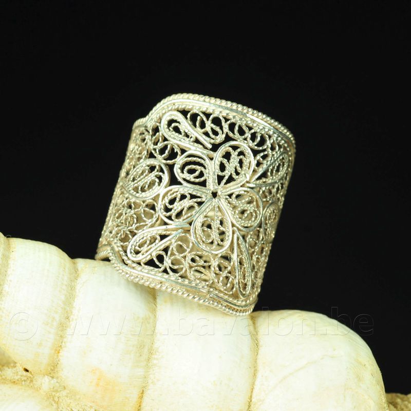 Ring in massief filigraan zilver (uni-maat) - Yvone Christa (New York) Ring in massief filigraan zilver (uni-maat) - Yvone Christa (New York)