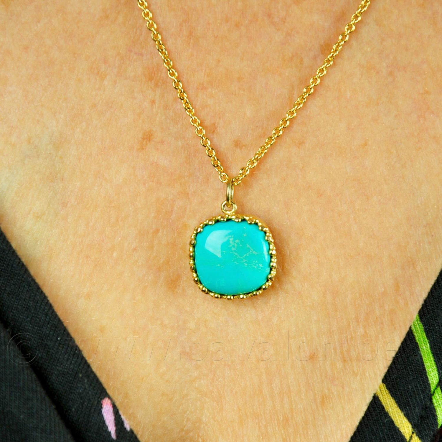 Halsketting met turkoois hanger - massief zilver - verguld 24kt goud - Carré Copenhagen (Denemarken) Halsketting met turkoois hanger - massief zilver - verguld 24kt goud - Carré Copenhagen (Denemarken)