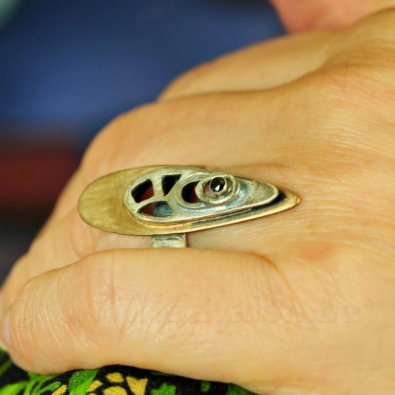 Ring in massief zilver en brons met zwarte zirkonia - UNICA -Lize Mommaerts - Maat 54,5