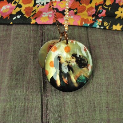 Halsketting nacre XL met fijne pareltjes en retro print 'Mille Baisers' - Titli