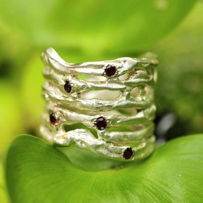 Ring in massief zilver ajouré met 5 briljantjes granaat - Ralf De Burchgrave (België)