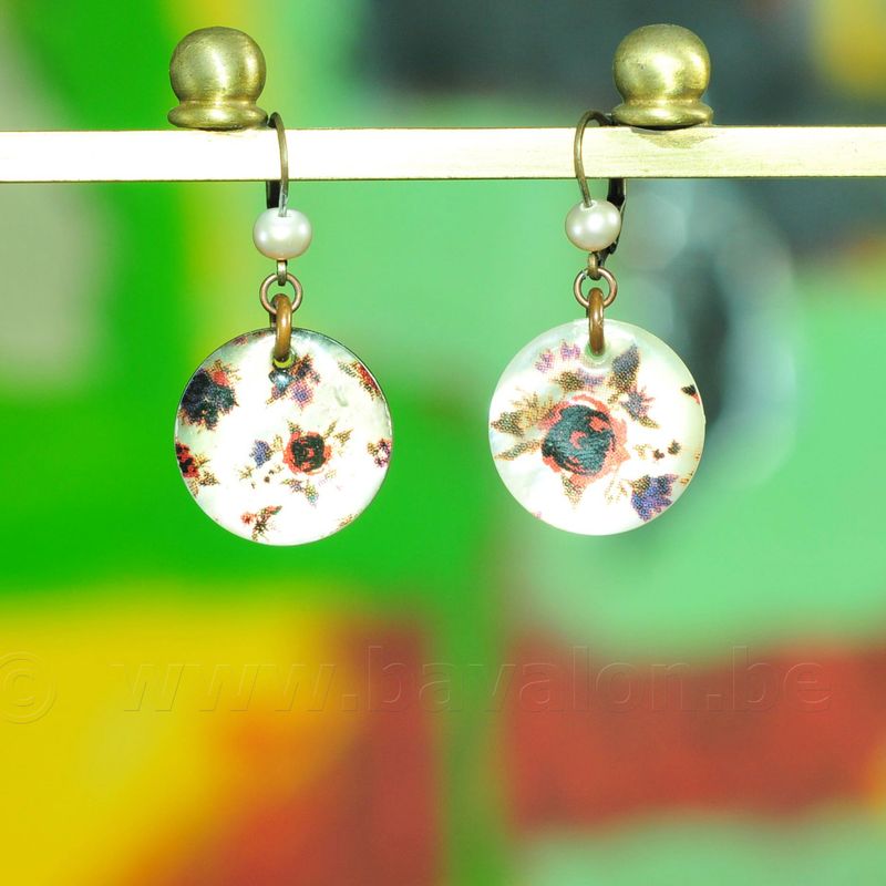 Oorringen nacre met retro print 'coeur de rose' - Titli Oorringen nacre met retro print 'coeur de rose' - Titli