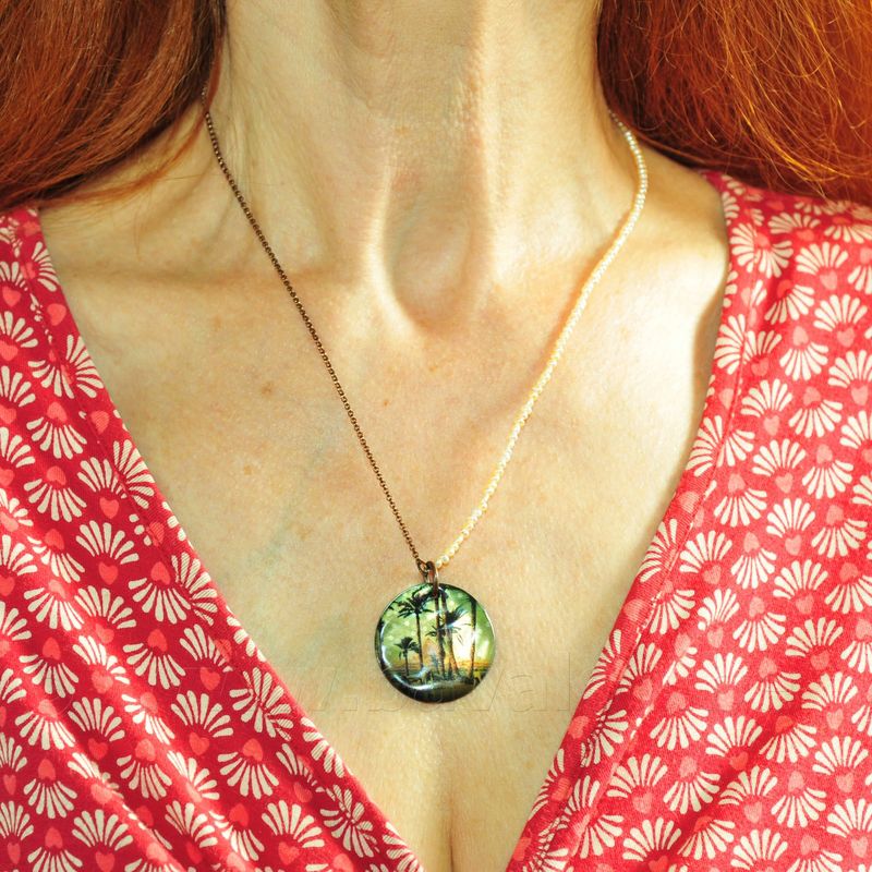 Halsketting nacre met fijne pareltjes en retro print 'Gizeh' - Titli