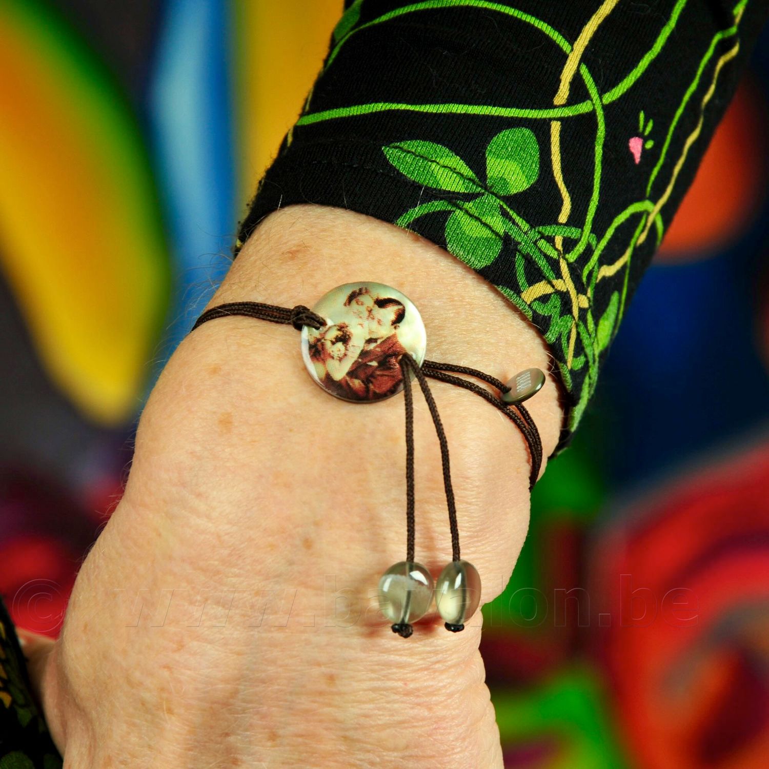 Polssieraad nacre met retro print 'Amoureux' en mineraal - Titli Polssieraad nacre met retro print 'Amoureux' en mineraal - Titli