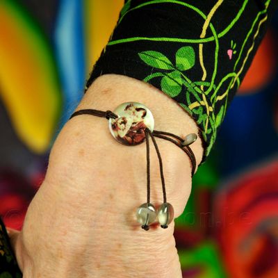 Polssieraad nacre met retro print 'Amoureux' en mineraal - Titli