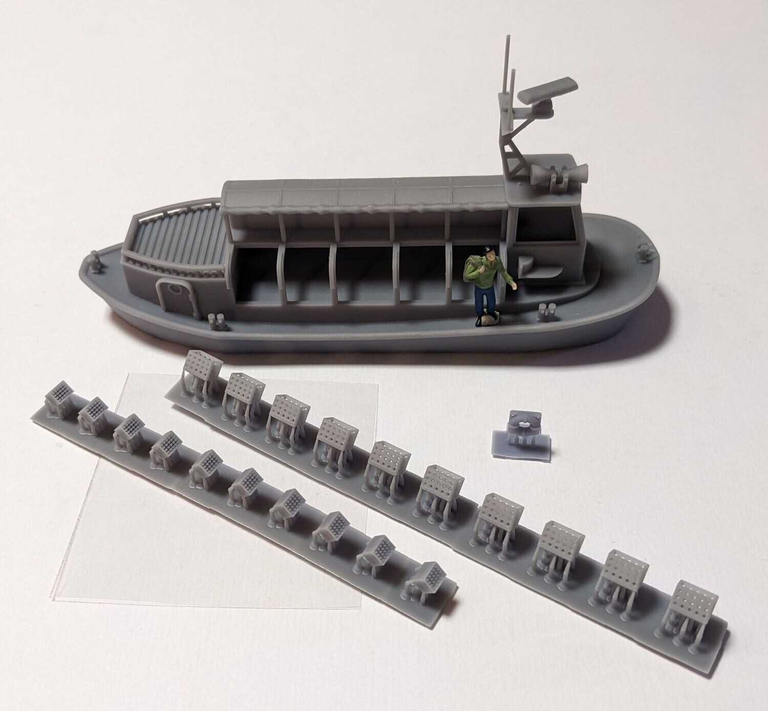 Kleines Proviantboot mit Zubehör Spur H0