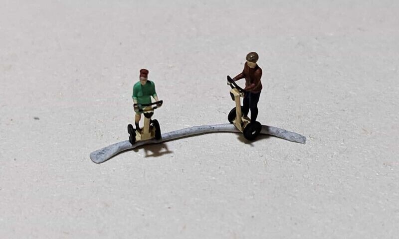 Segway Fahrer, Mann und Frau Spur N Segway Fahrer, Mann und Frau Spur N