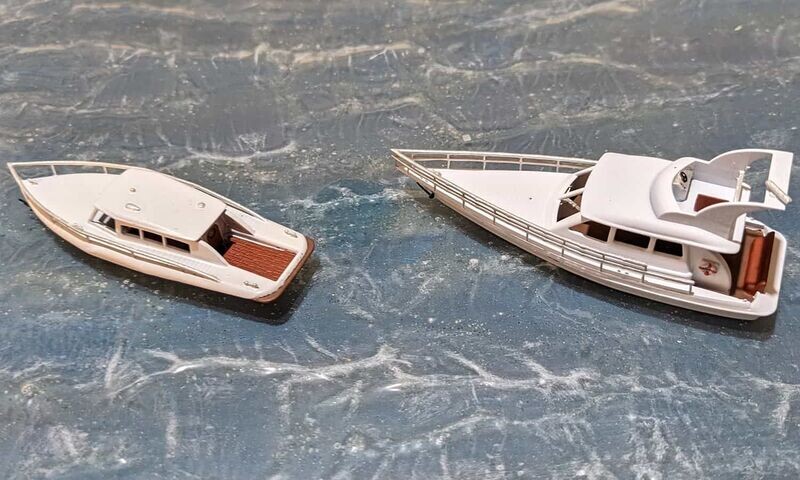 Motoryacht groß und Motoryacht klein - Set - Spur N