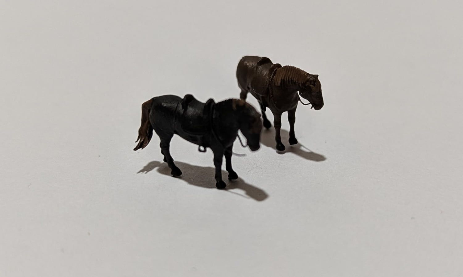 Wild West Pferde mit Sattel Spur N