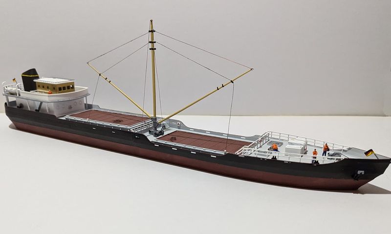 Großes Küstenfrachtschiff mit Kran Spur N Großes Küstenfrachtschiff mit Kran Spur N