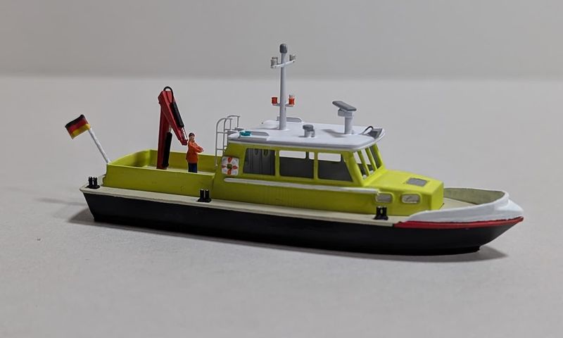 Hafendienstboot mit Kran Spur N Hafendienstboot mit Kran Spur N