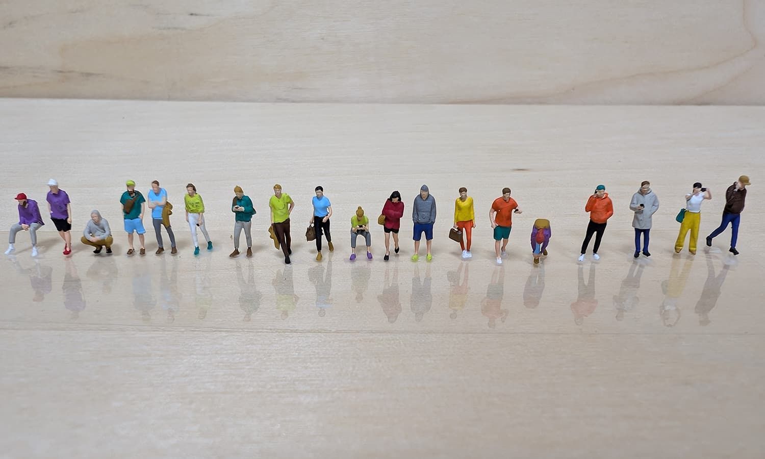 Set "Junge moderne Menschen" z.B. mit Smartphone Spur N