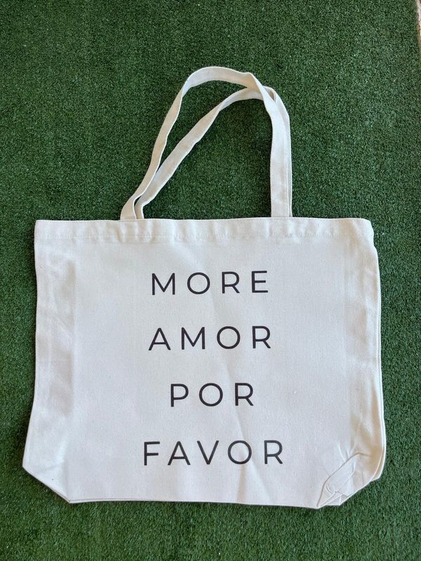 Tote More amor por favor