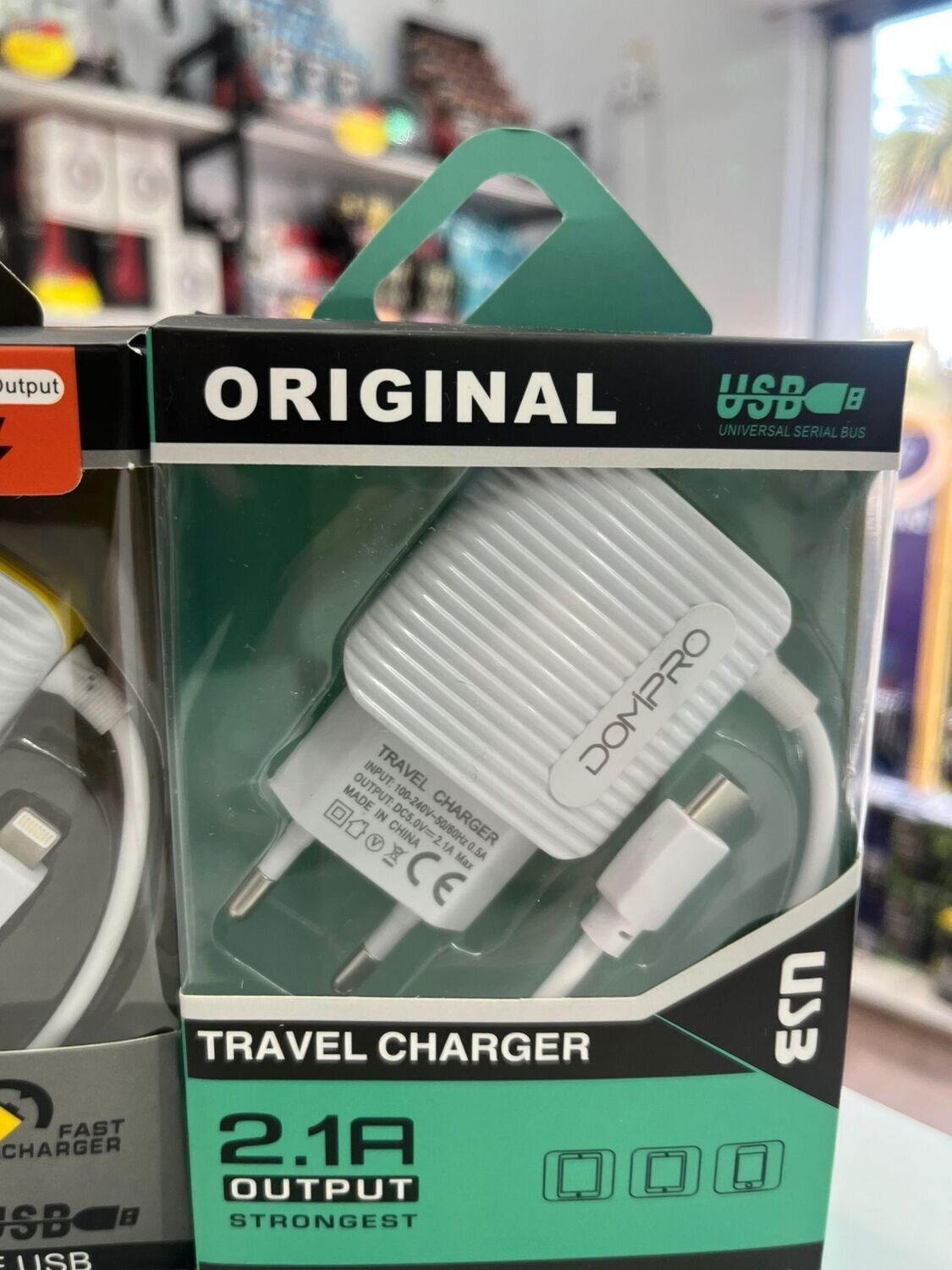Cargador 2A cable tipo C + 2 usb
