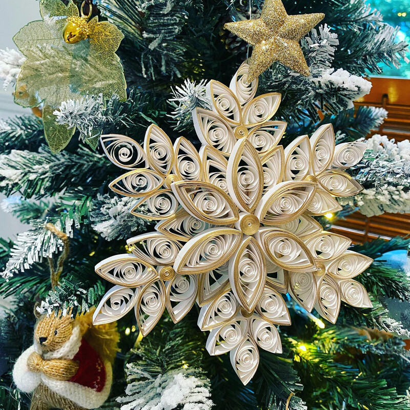 Quilling Christmas white with touch of gold Silver tree topper