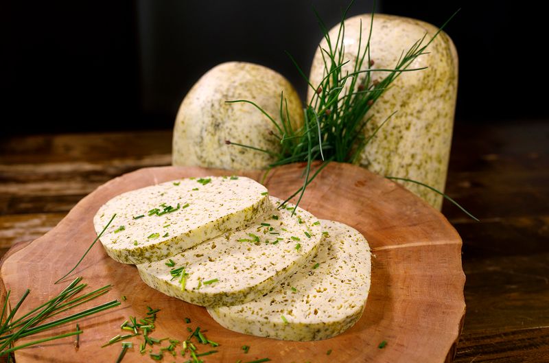 Biokäse - Hofkäse mit Schnittlauch Biokäse - Hofkäse mit Schnittlauch