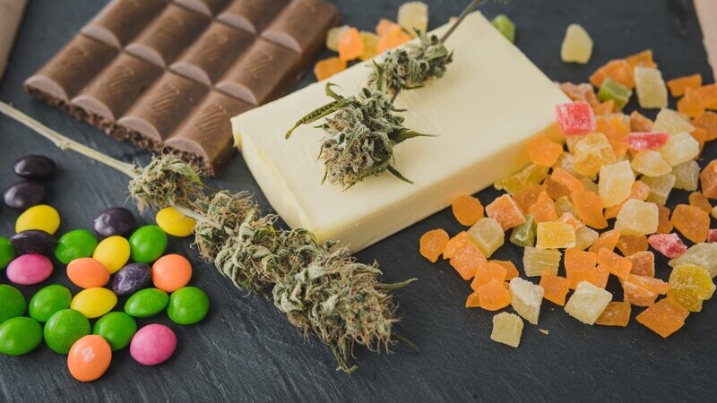 Edibles, Sweets, Tees usw.