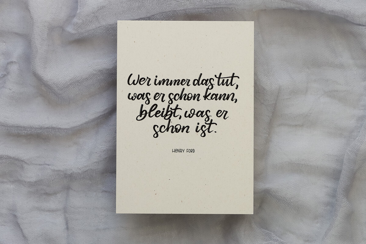 Postkarte Zitat "Wer immer das tut..." - Brushlettering