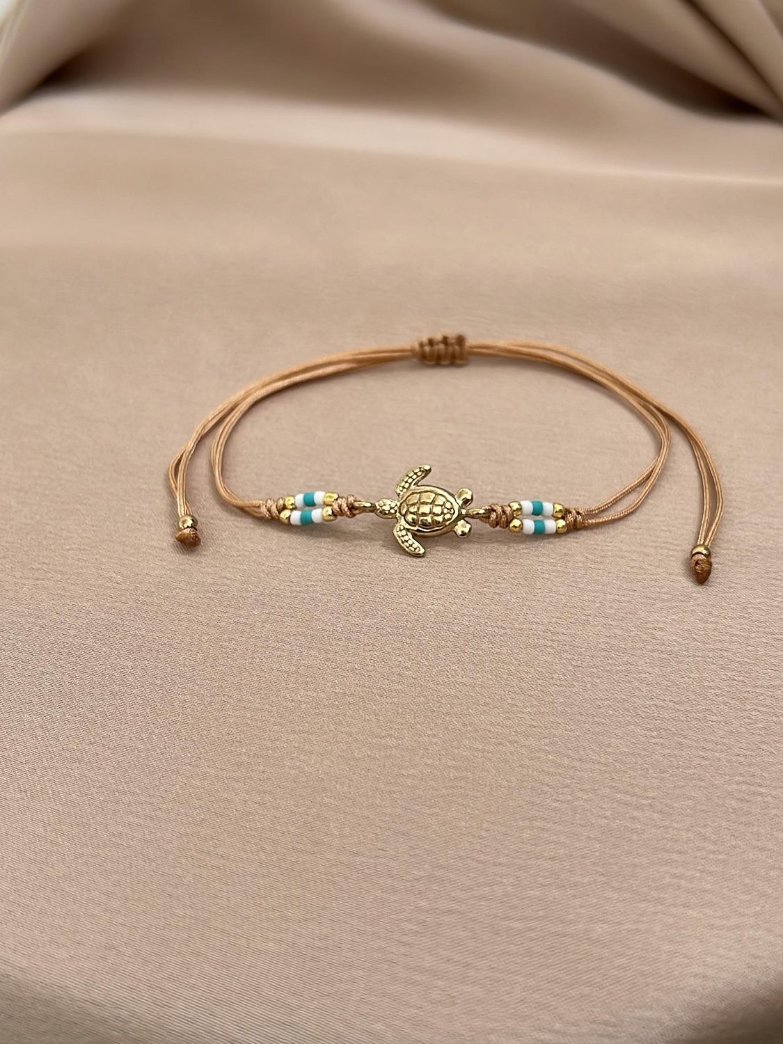 Runes Kurakura Handmade Bracelet - Turtle Charm Bracelet, Color: Arctic Rust