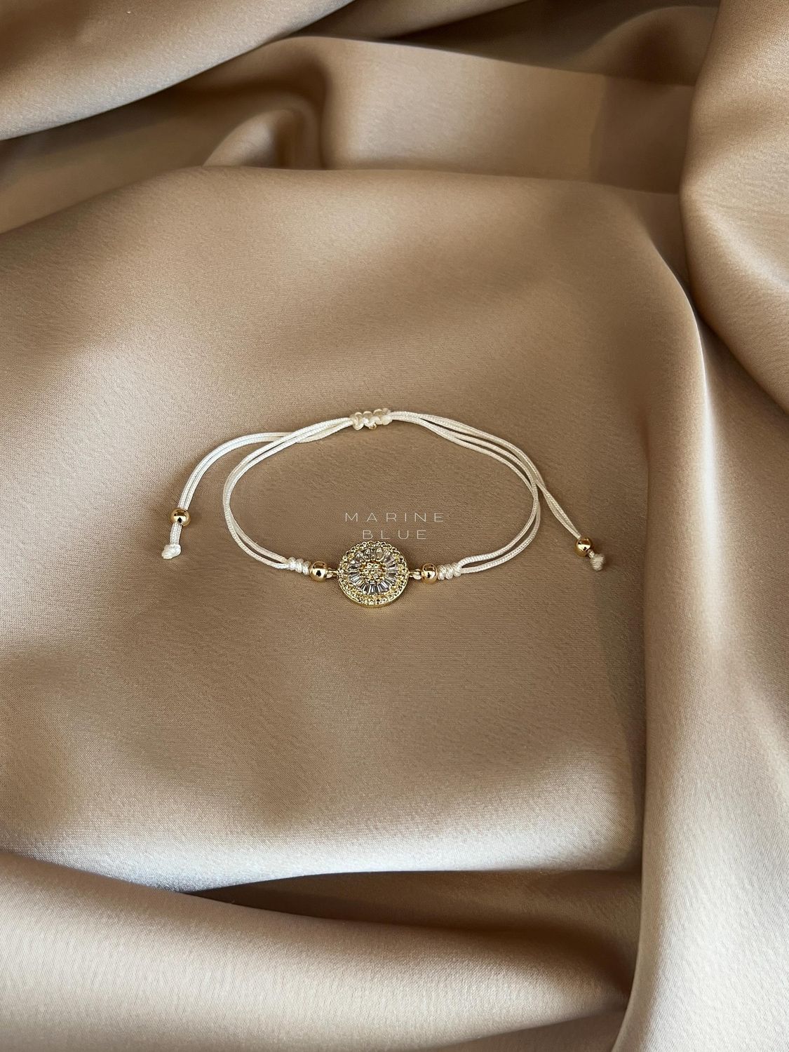 Camomile Flat Handmade Bracelet - Charm Bracelet, Color: White Noise