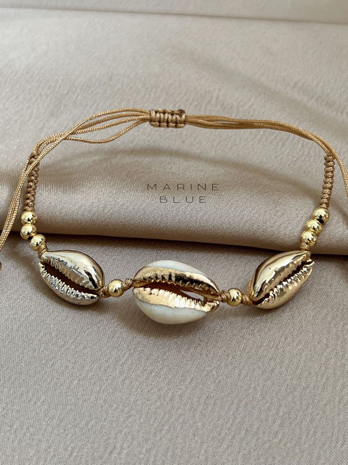 Cowrie 3 Handmade Bracelet - Charm Bracelet, Color: Hazel
