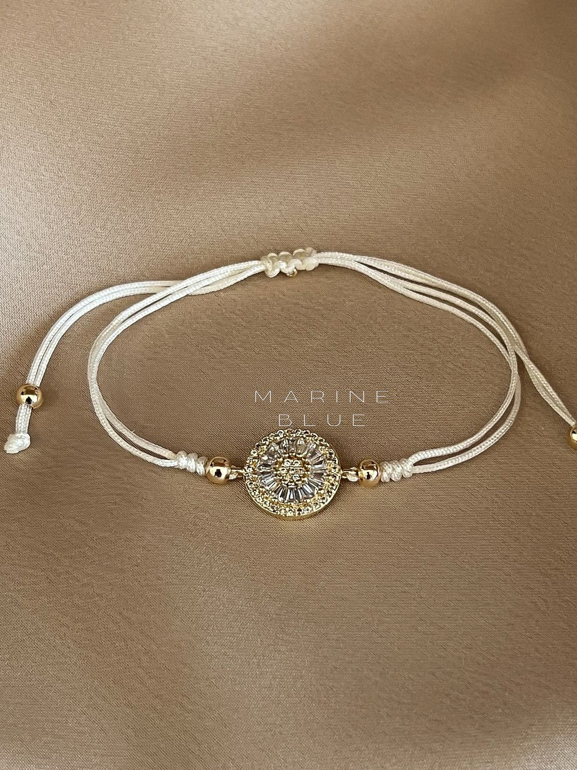 Camomile Flat Handmade Bracelet - Charm Bracelet, Color: White Noise