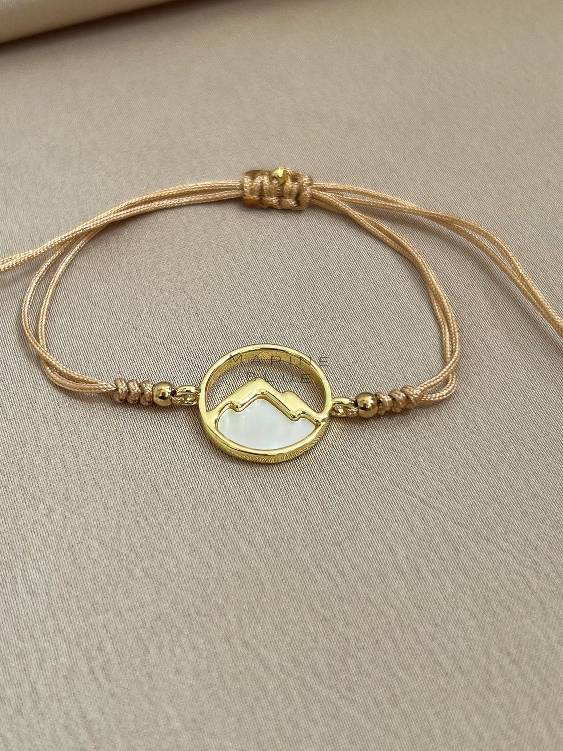 Fuji ハンドメイドブレスレット - 山チャームブレスレット, Color: Hazel