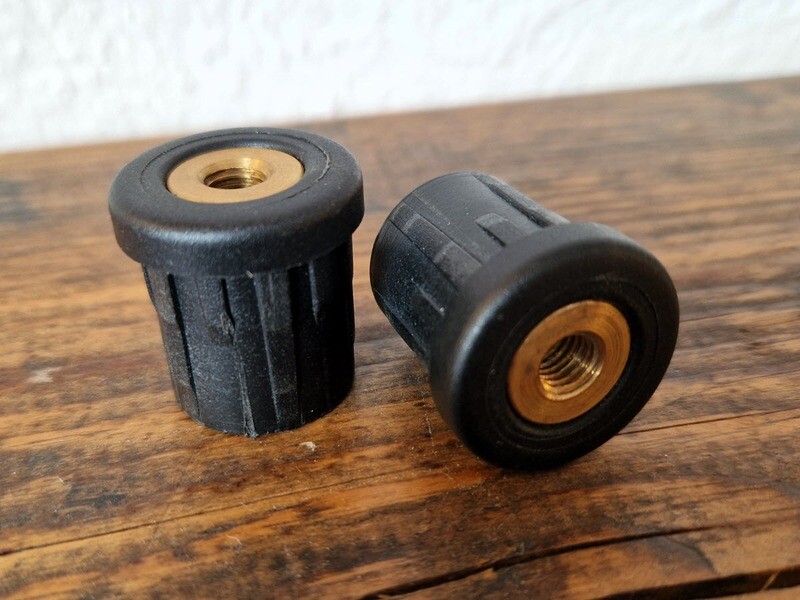 Einsteckbuchse für Rundrohr Ø30/26mm, mit M8 Innengewinde