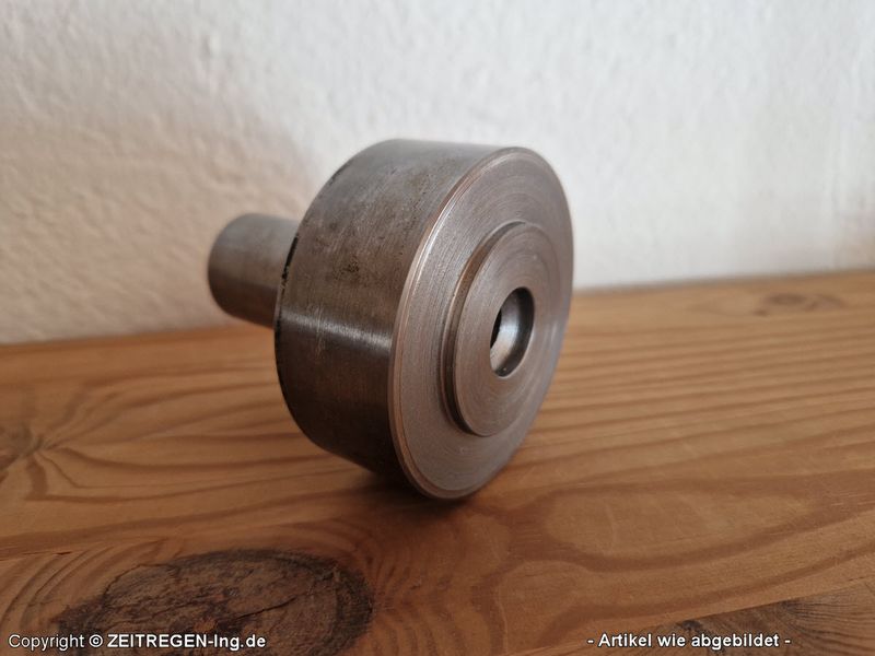 Stahl-Reststück von Drehbearbeitung - Vorderansicht