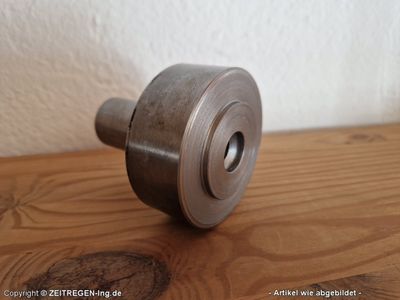 Stahl-Reststück von Drehbearbeitung - Vorderansicht