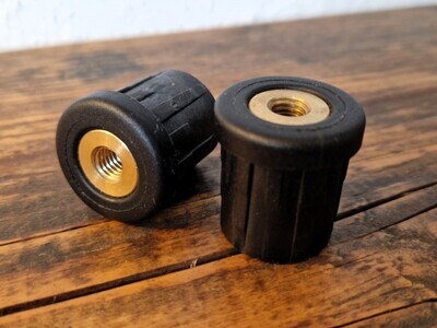 Einsteckbuchse für Rundrohr Ø30/26mm, mit M8 Innengewinde