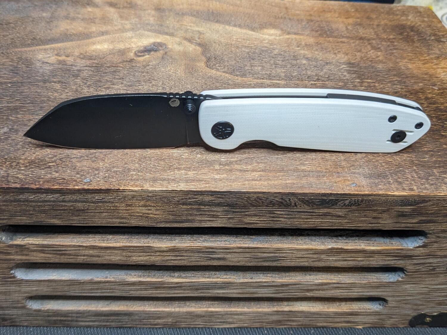 Monochrome Microburst Pocket Knife - White G10/Blackwashed Blade