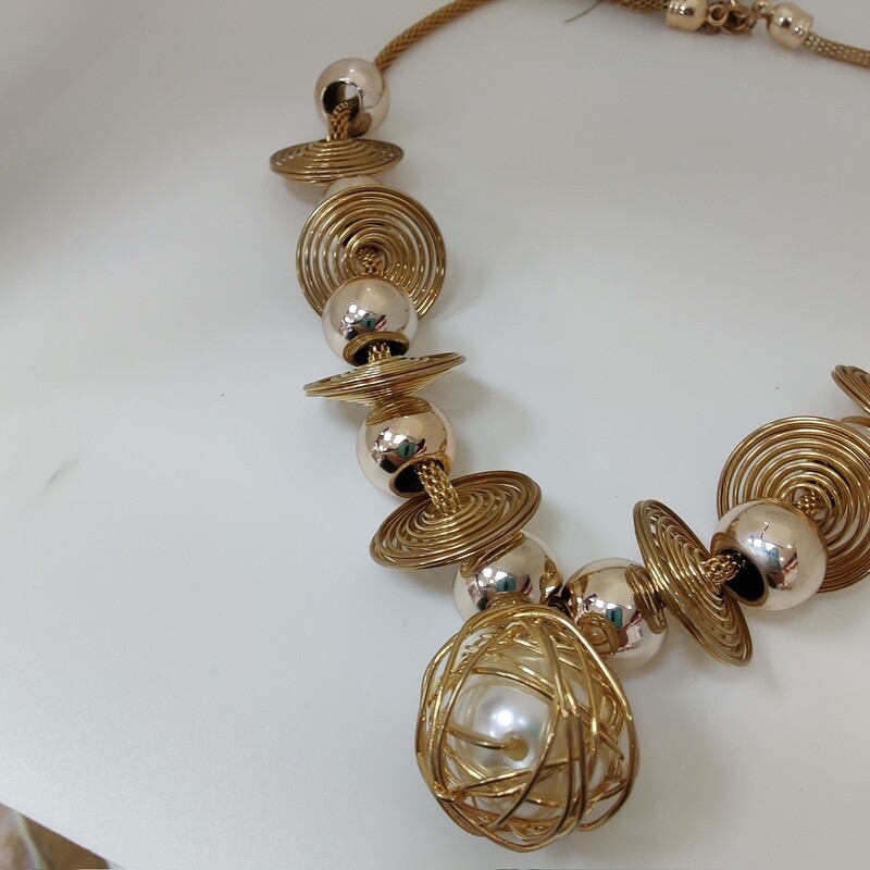 Golden Disk and Pearl Pendent Necklace