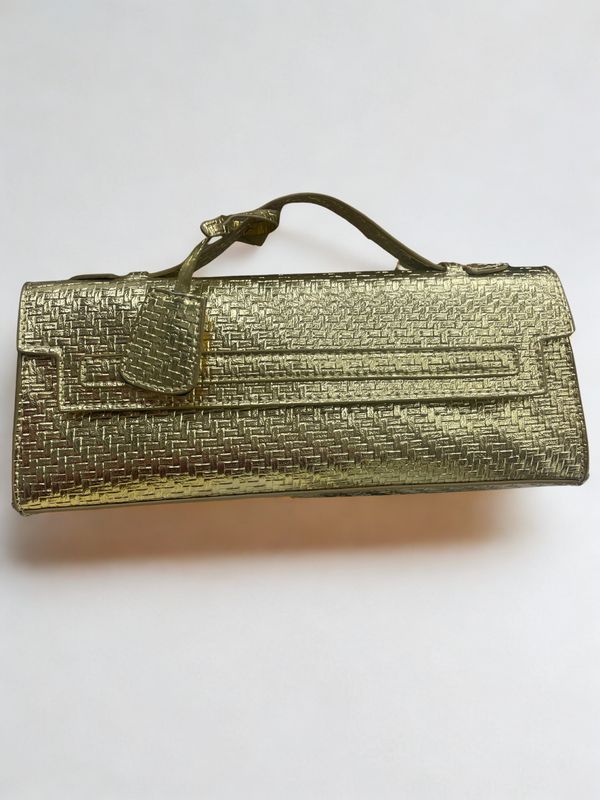 Luxury Gold Textured Clutch Handbag – Elegant Metallic Evening Purse