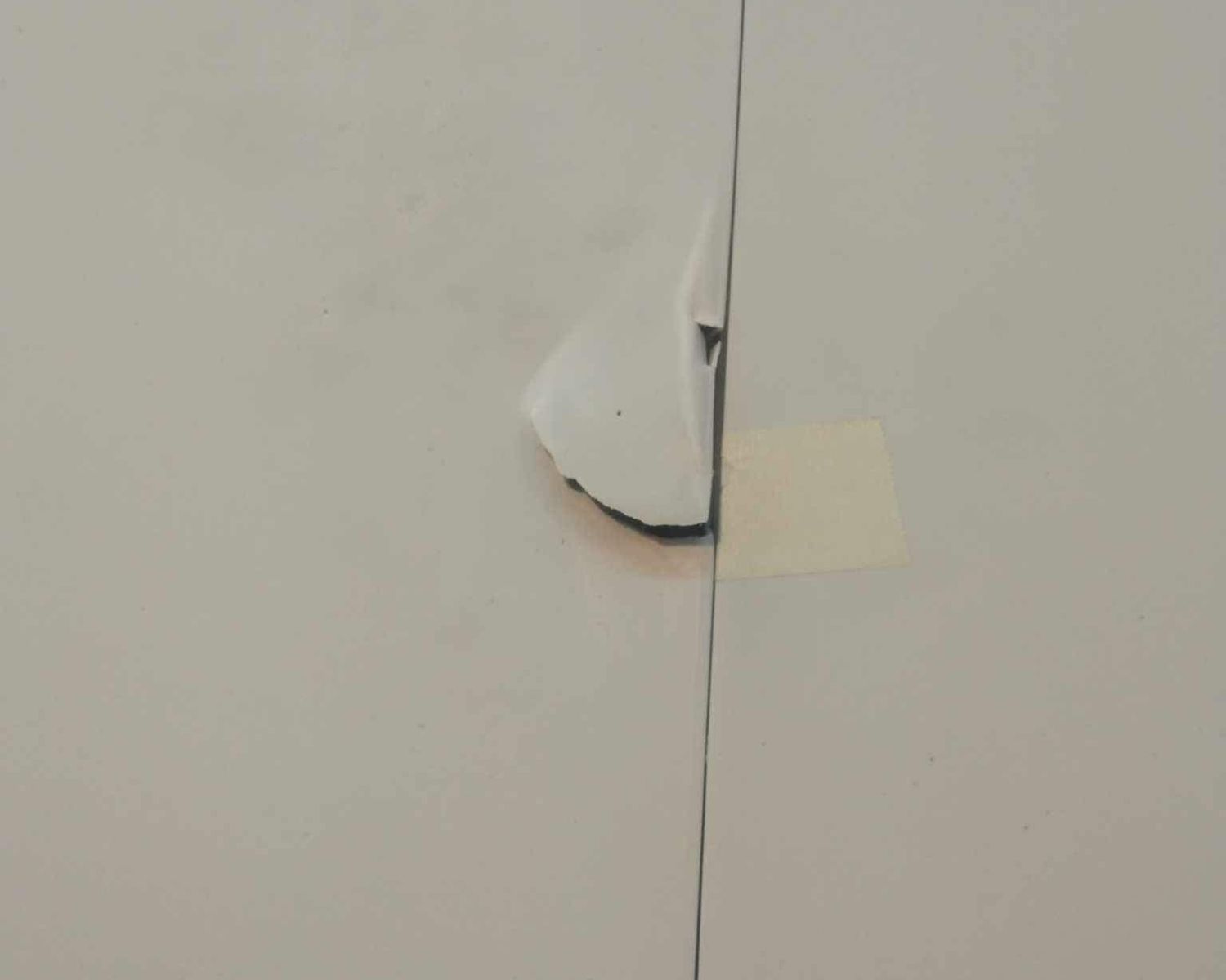 (Sale) Ofix 6FT Folding in Half Table (White) (180x70x74cm) (Table top damage), Model/ Color: 042724-B Ofix 6FT Folding in Half Table (White) L180xW70xH74cm (Sale)