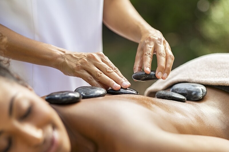 Massage aux pierres chaudes