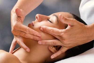Massage Stretching facial