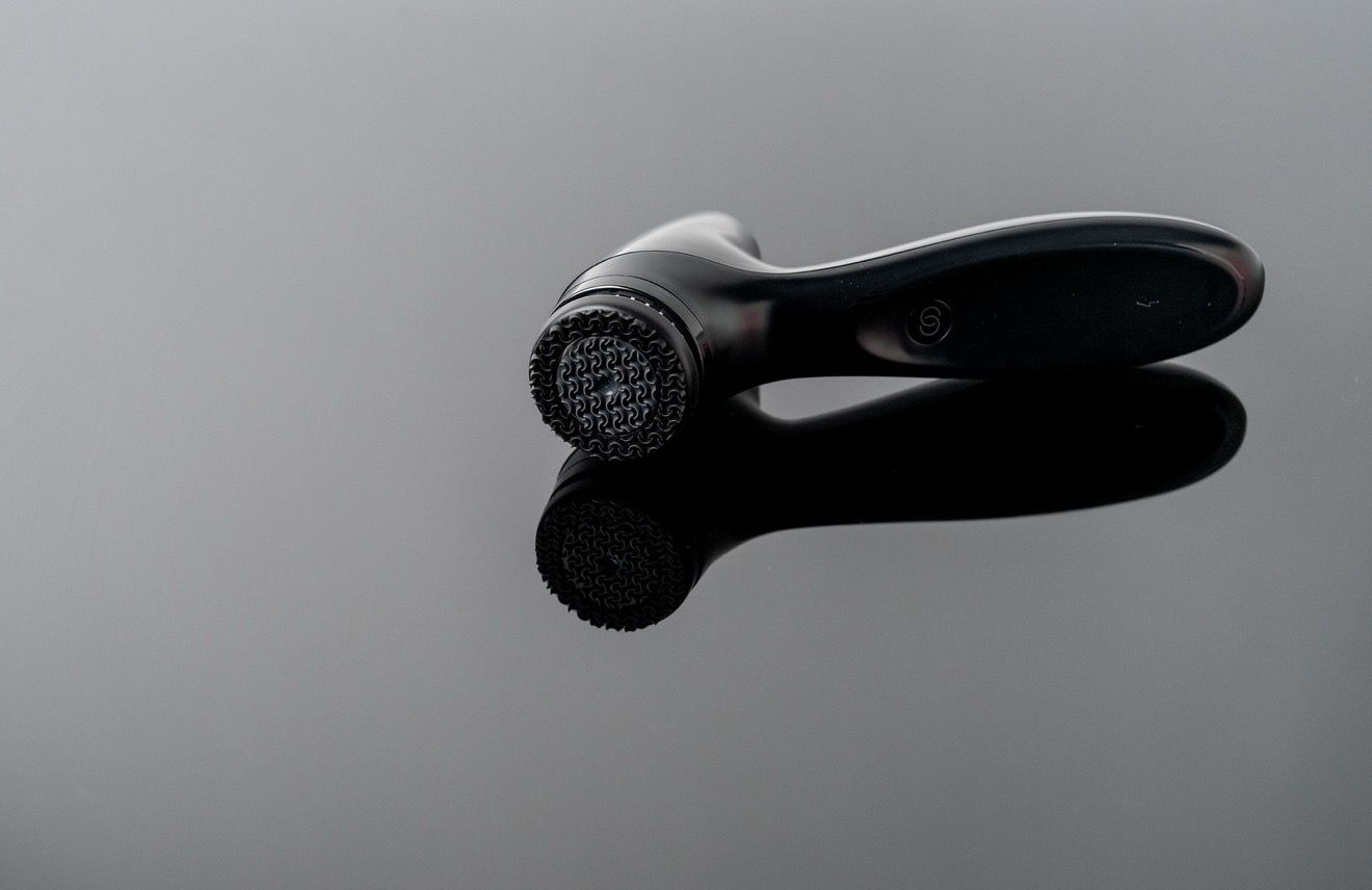 Exclusive Black LumiSpa IO