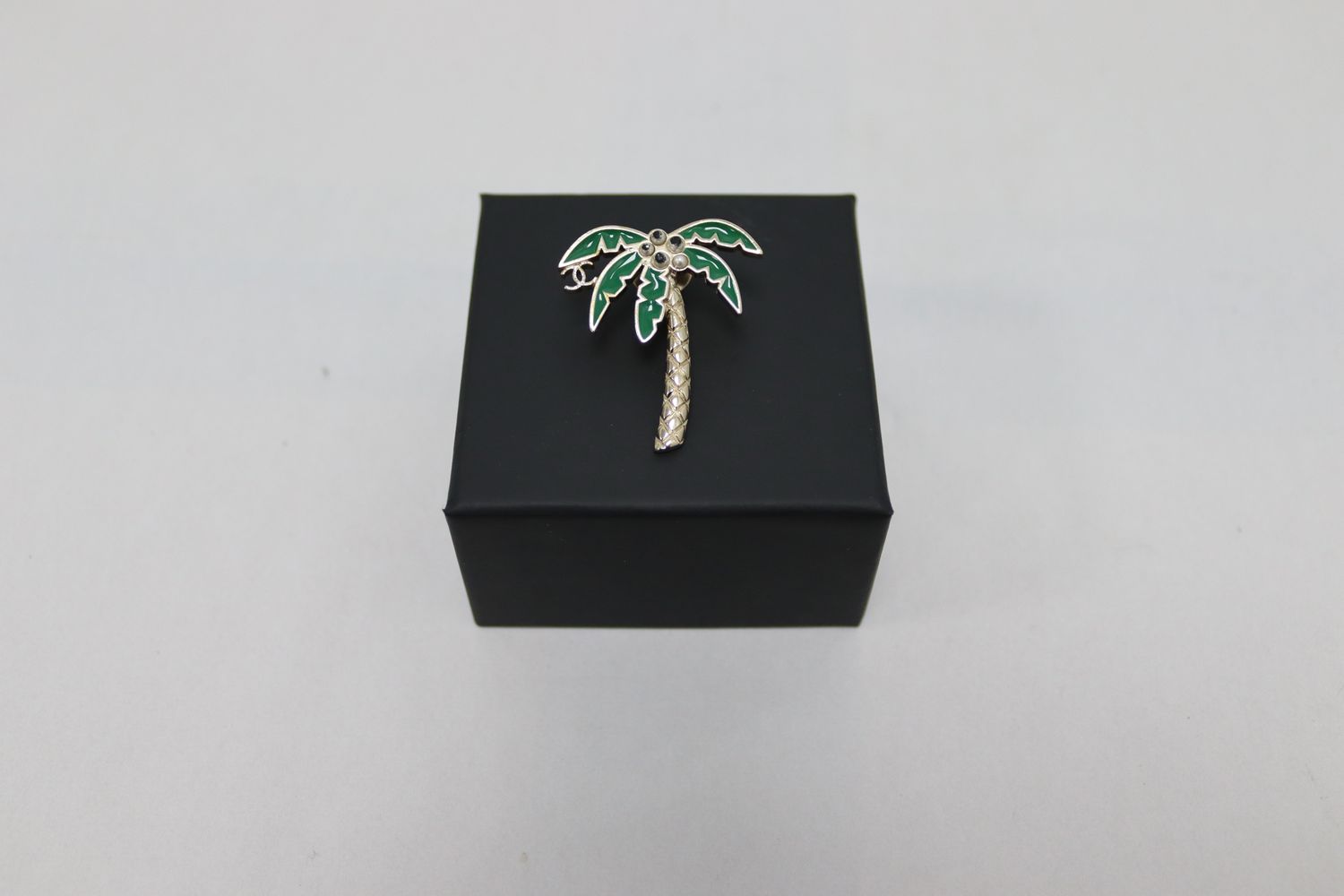 CC 17C JEWEL BROOCH, 96421-Y50763