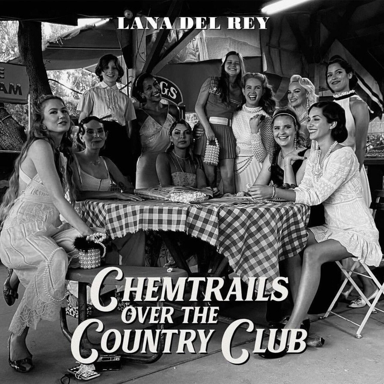 Lana Del Rey – Chemtrails Over The Country Club
