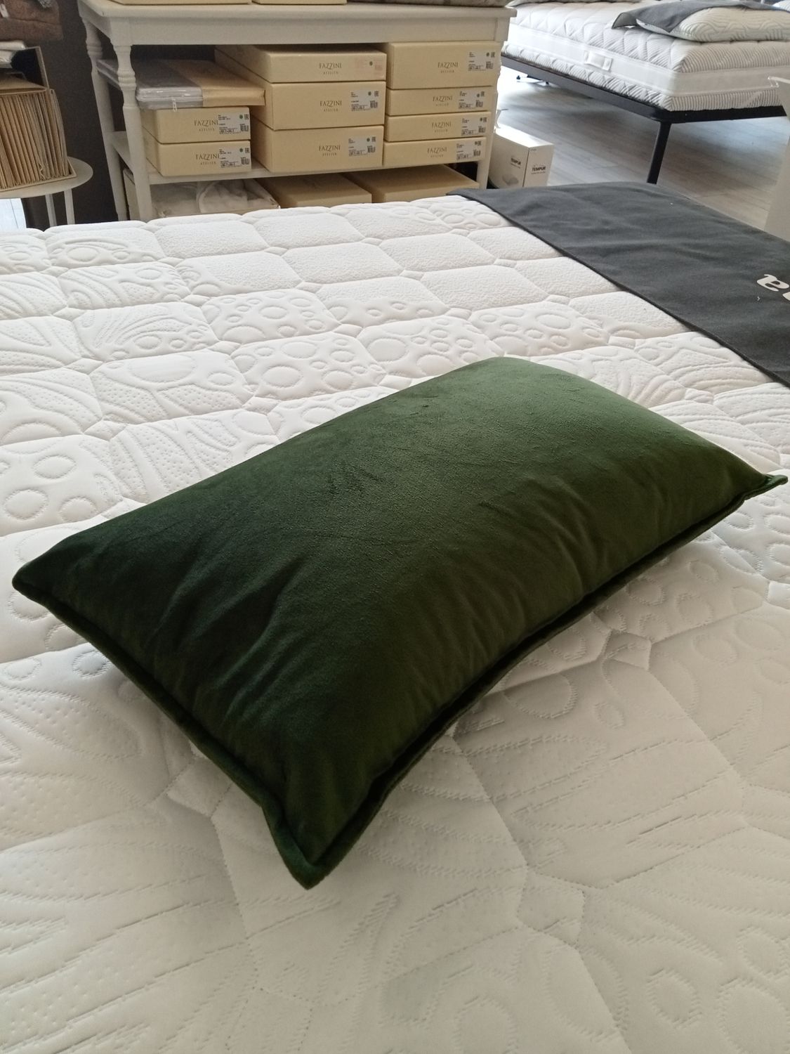 Cuscino arredo Fascino velluto Fazzini var. 33 verde bosco, mis. 30 x 50 Cuscino arredo Fascino velluto Fazzini var. 33 verde bosco, mis. 30 x 50
