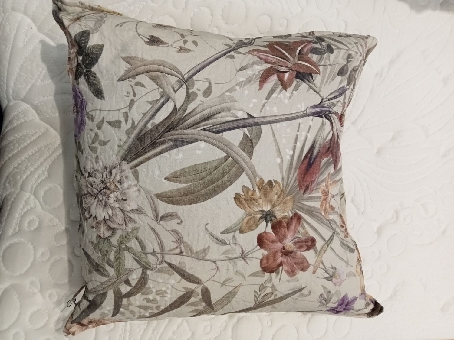 Cuscino arredo floreale Vanitas misura 50 x 50 var. 0 grigio-sandalo Fazzini  1903/25