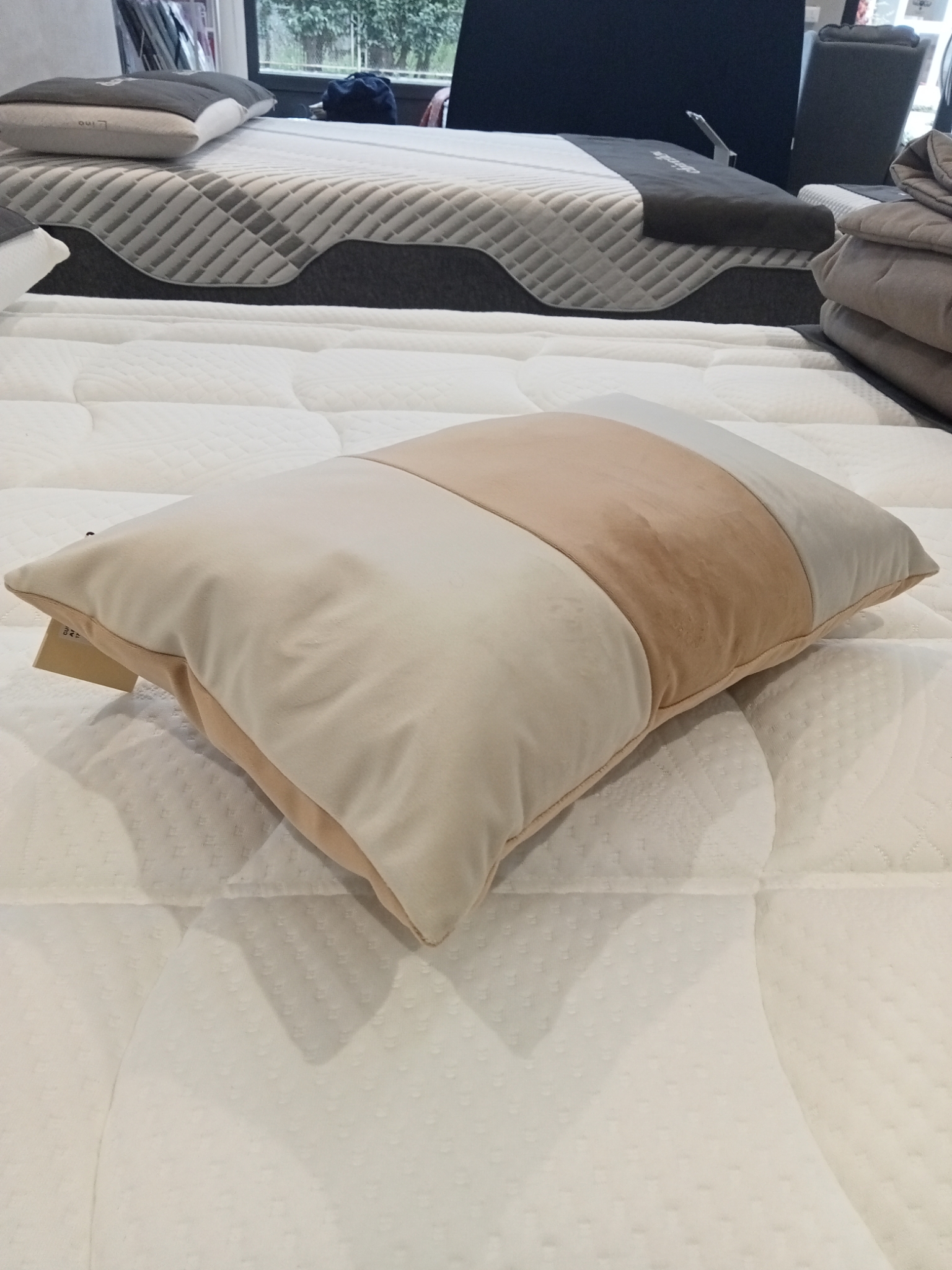 Cuscino arredo velluto Arcimboldi var. 4 cammello Fazzini Atelier  1705/25