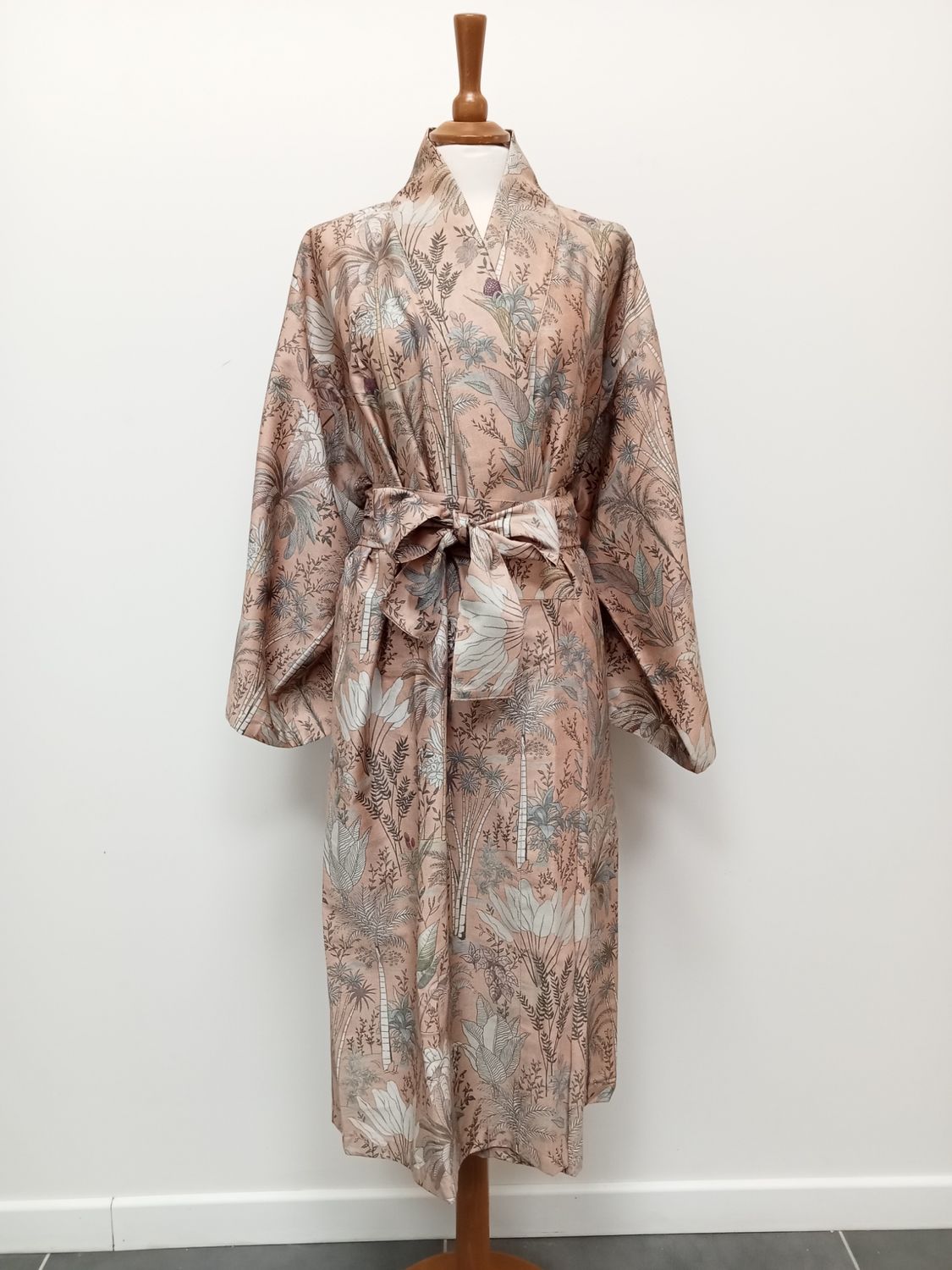 Vestaglia/yukata misura S/M raso Draa var. 2 sandalo Fazzini 1082/26 Vestaglia/yukata misura S/M raso Draa var. 2 sandalo Fazzini 1082/26