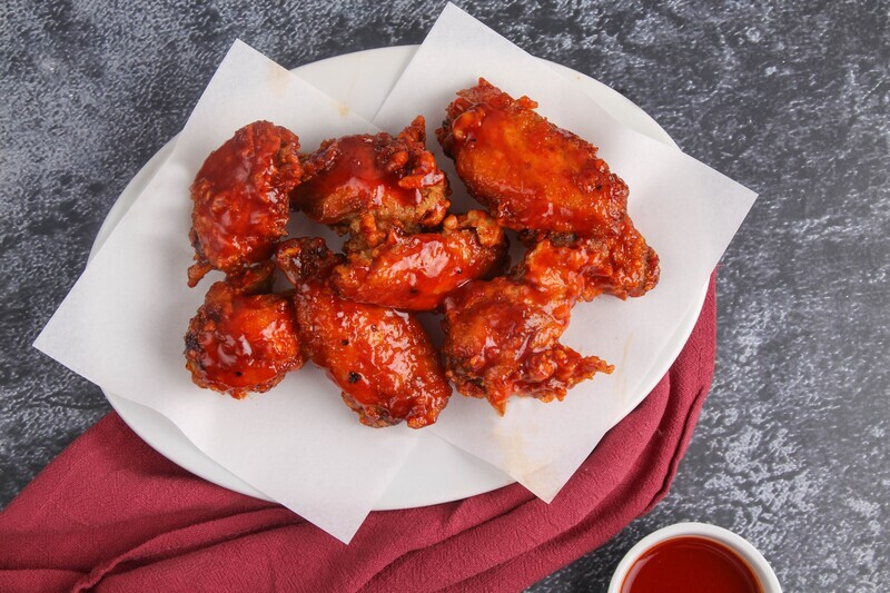 Sweet Sriracha Chicken Wings