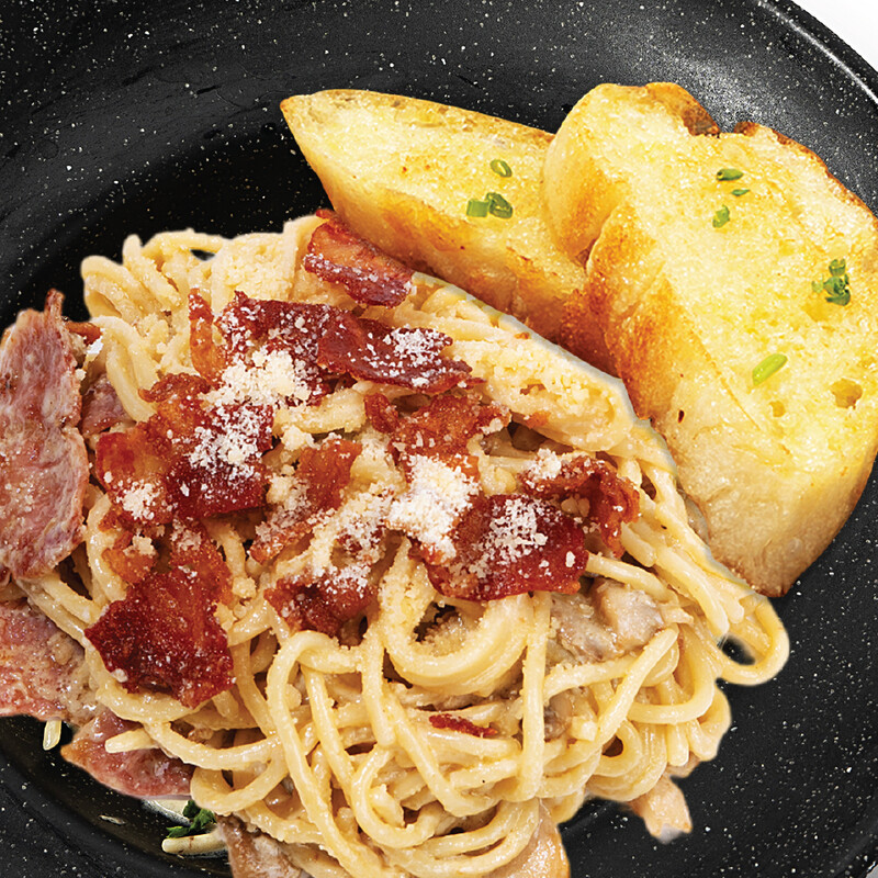 BACON &amp; MUSHROOM w/ garlic bread
