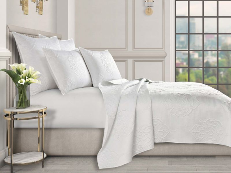 Floral Design King Quilt/Coverlet Set, White