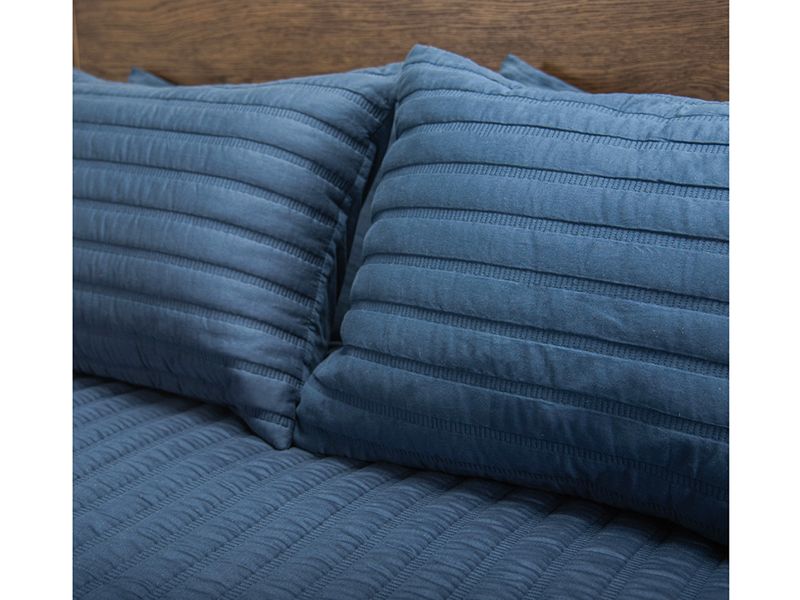 Queen Quilt, Blue