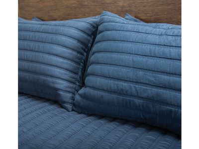 Queen Quilt, Blue
